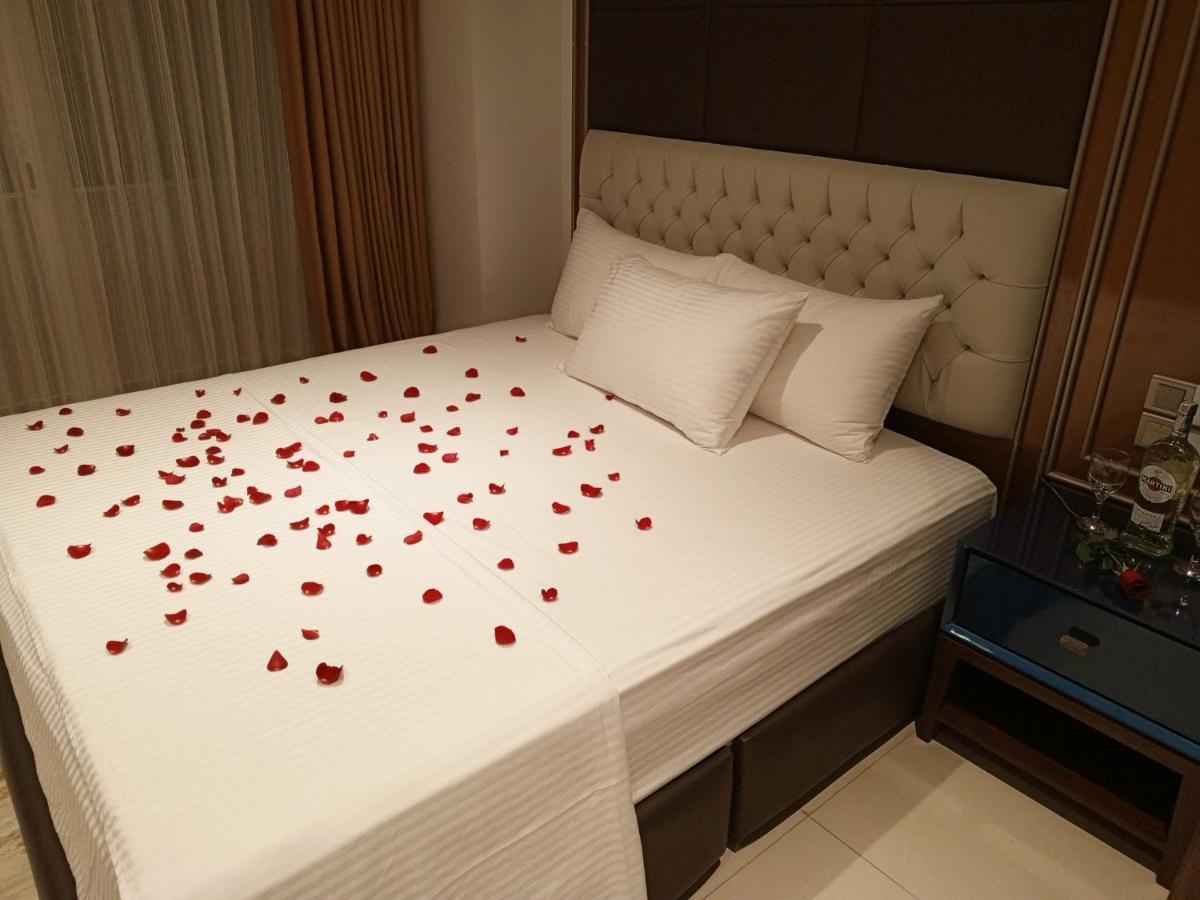 Ocean Breeze Sea View Luxury Apartments Negombo Exterior foto