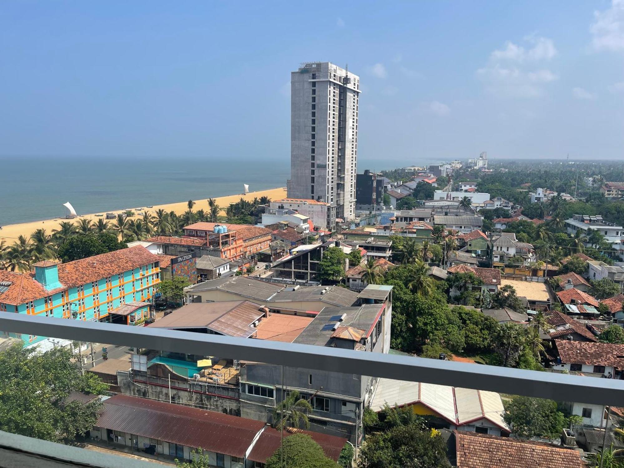 Ocean Breeze Sea View Luxury Apartments Negombo Exterior foto