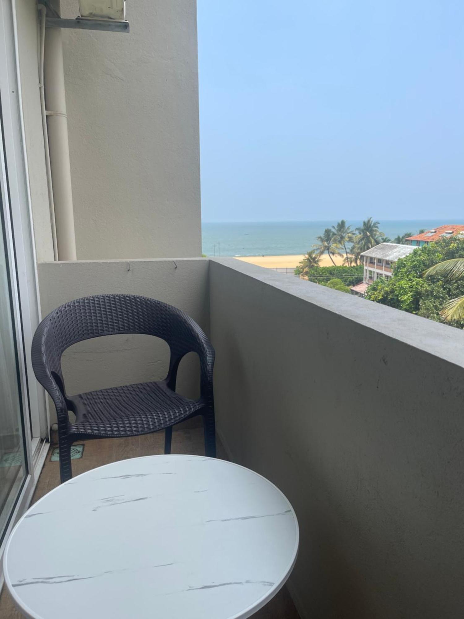 Ocean Breeze Sea View Luxury Apartments Negombo Exterior foto