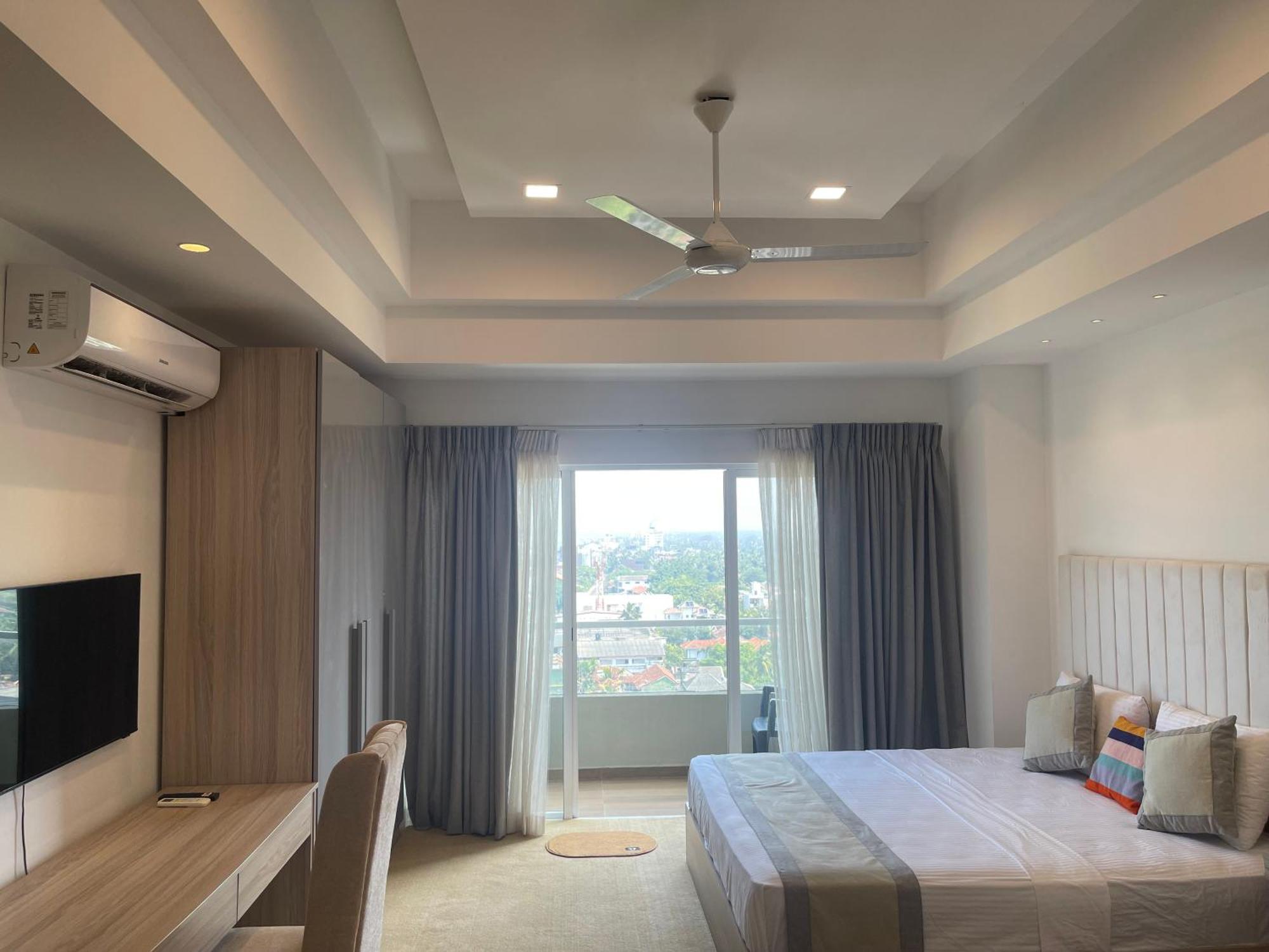 Ocean Breeze Sea View Luxury Apartments Negombo Exterior foto