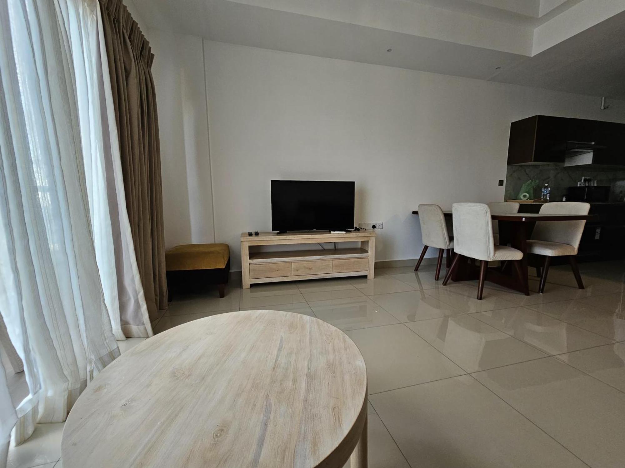 Ocean Breeze Sea View Luxury Apartments Negombo Exterior foto