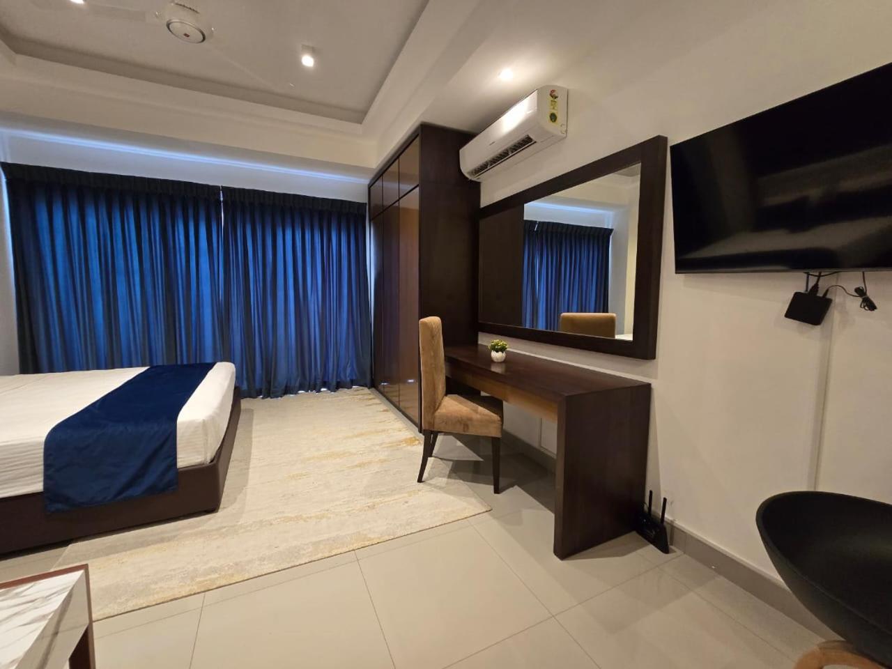 Ocean Breeze Sea View Luxury Apartments Negombo Exterior foto