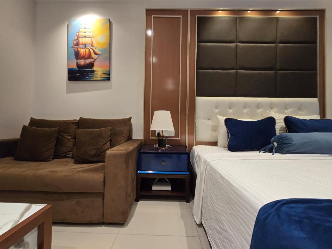Ocean Breeze Sea View Luxury Apartments Negombo Exterior foto