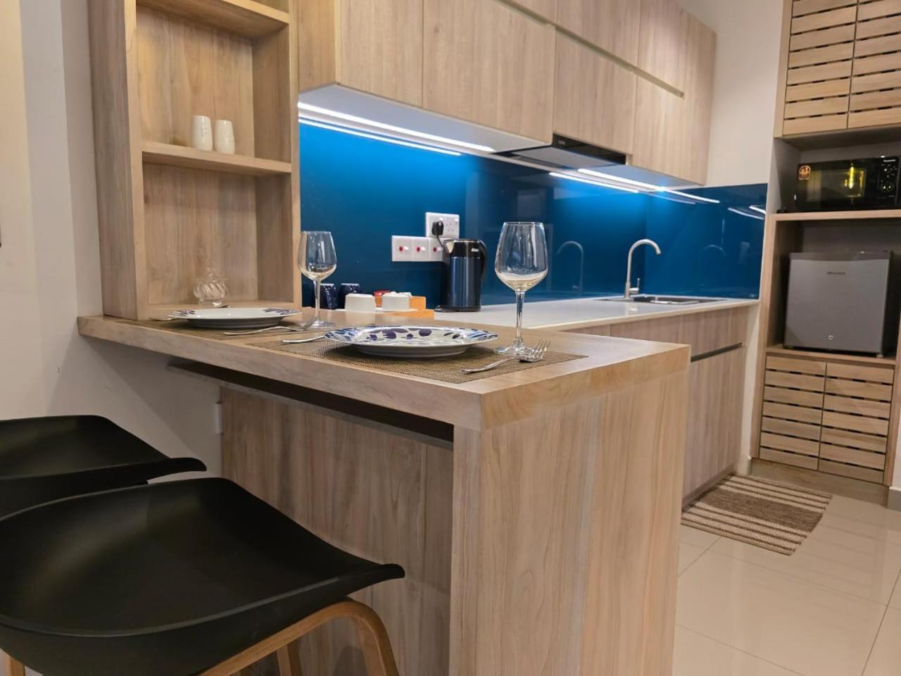 Ocean Breeze Sea View Luxury Apartments Negombo Exterior foto